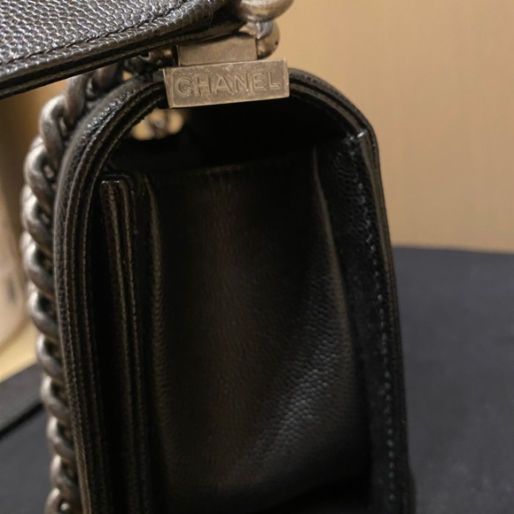 Small Chanel Boy Bag - caviar leather & ruthenium finish hardware - Picture 3 of 3